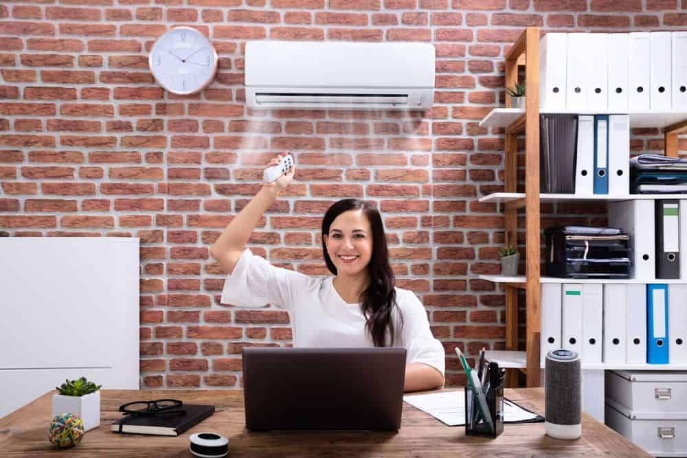 Gut eingestellte Klimaanlagen im Bürogebäude verbessern die Produktivität (depositphotos.com) Gut eingestellte Klimaanlagen im Bürogebäude verbessern die Produktivität (depositphotos.com)