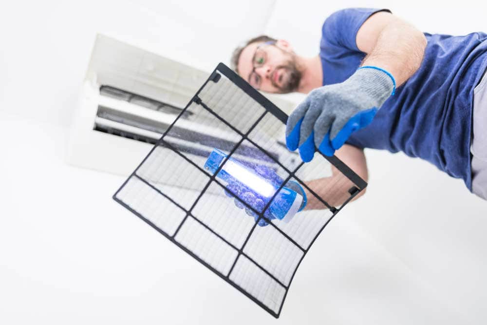 Klimaanlage Filter reinigen (depositphotos.com)