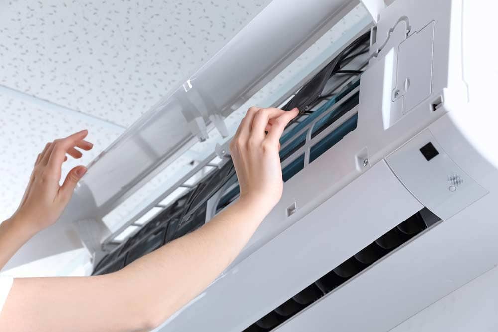 Klimaanlage Reinigung Desinfektion (depositphotos.com)