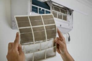 Mehr über den Artikel erfahren Wie ein Klimagerät frei von Schimmel und Bakterien halten?